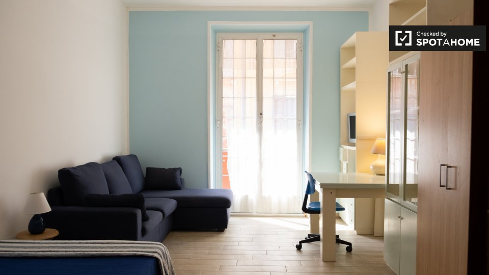 Immagine 1 di Camera condivisa in affitto  in Via dei Campani, 00185 Roma RM, Italy a Roma