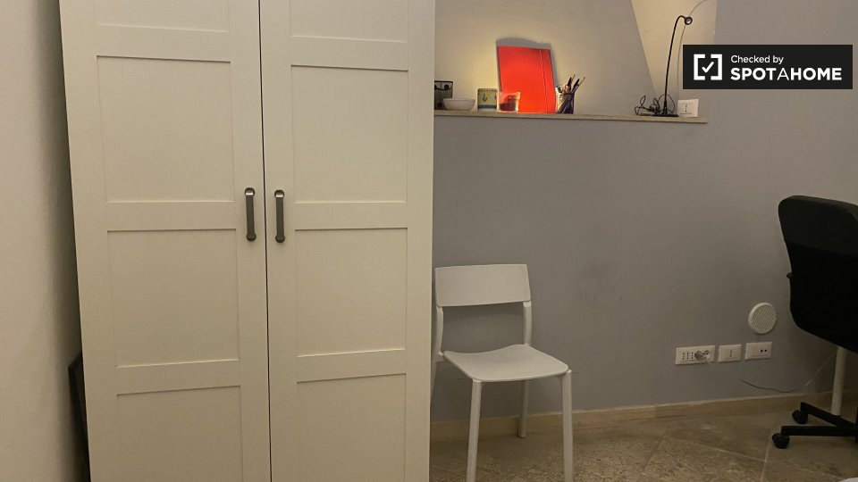 Immagine 14 di Camera condivisa in affitto  in Via Basento a Roma