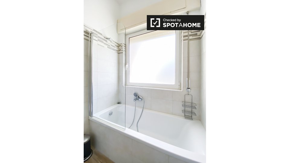 Immagine 14 di Appartamento in affitto  in Via Filippo Chiappini a Roma