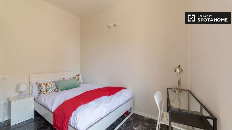 Immagine 1 di Camera condivisa in affitto  in Viale dei Mille a Firenze