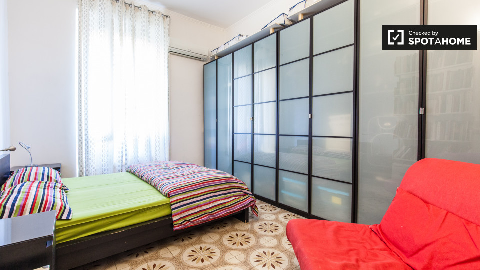 Immagine 4 di Camera condivisa in affitto  in Via Ettore Rolli a Roma