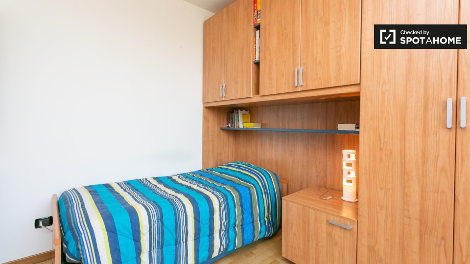 Immagine 2 di Camera condivisa in affitto  in Via IV Novembre Pregnana Milanese MI, Italy a Bernate Ticino