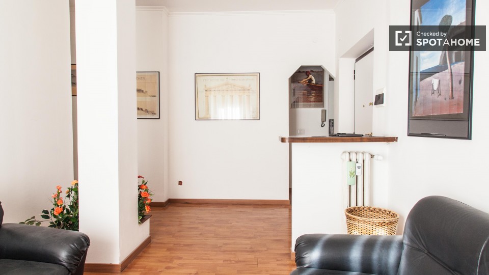 Immagine 16 di Camera condivisa in affitto  in Via del Fontanile Arenato a Roma