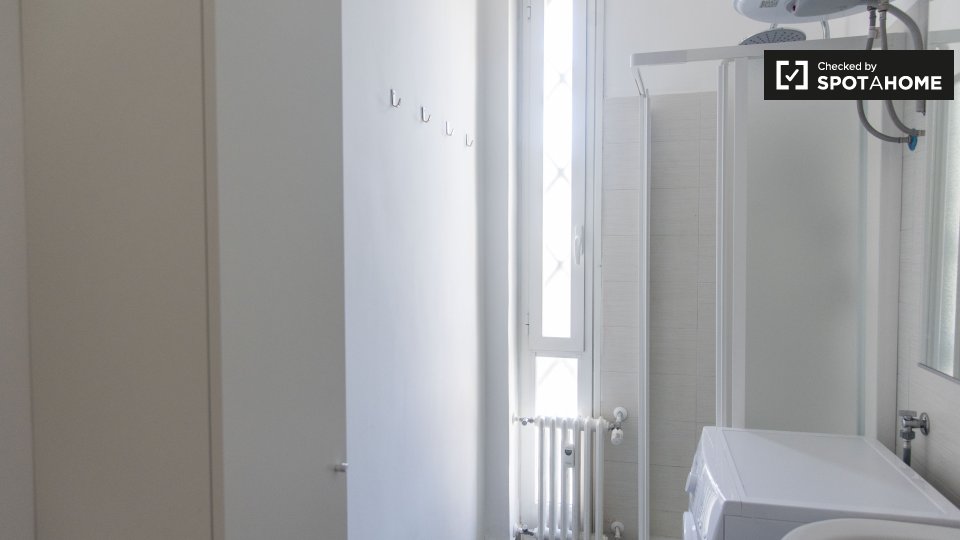 Immagine 16 di Camera condivisa in affitto  in Viale Etiopia a Roma