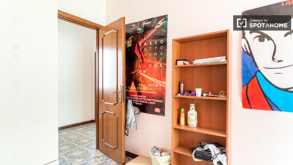 Immagine 10 di Camera condivisa in affitto  in Largo Somalia a Roma