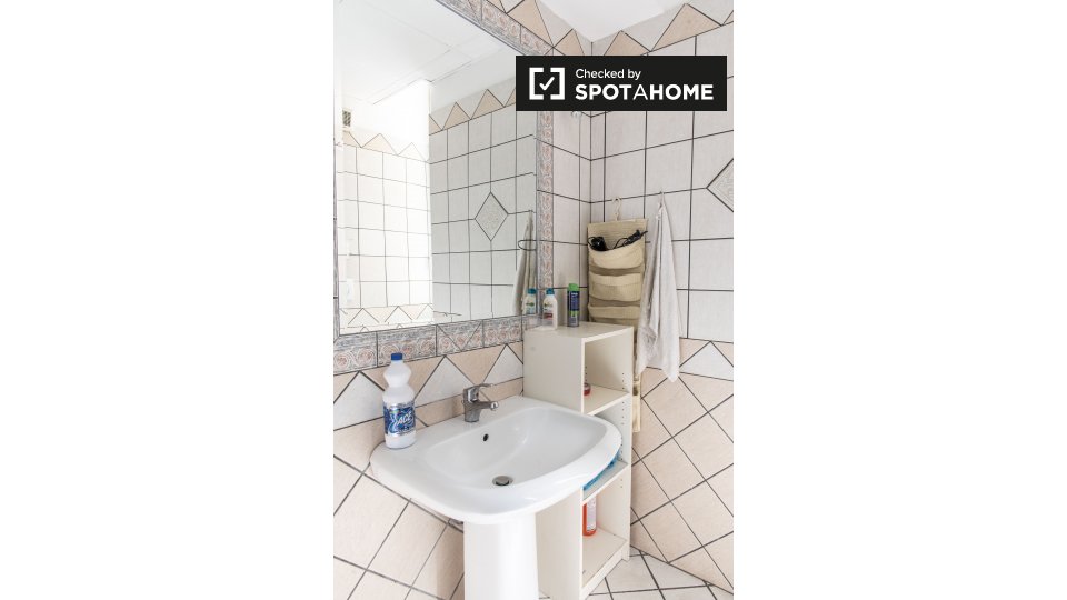 Immagine 16 di Camera condivisa in affitto  in Viale Regina Margherita, 00198 Roma RM, Italy a Roma