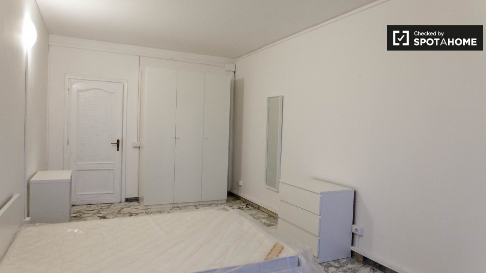 Immagine 17 di Camera condivisa in affitto  in Via Paola Falconieri a Roma