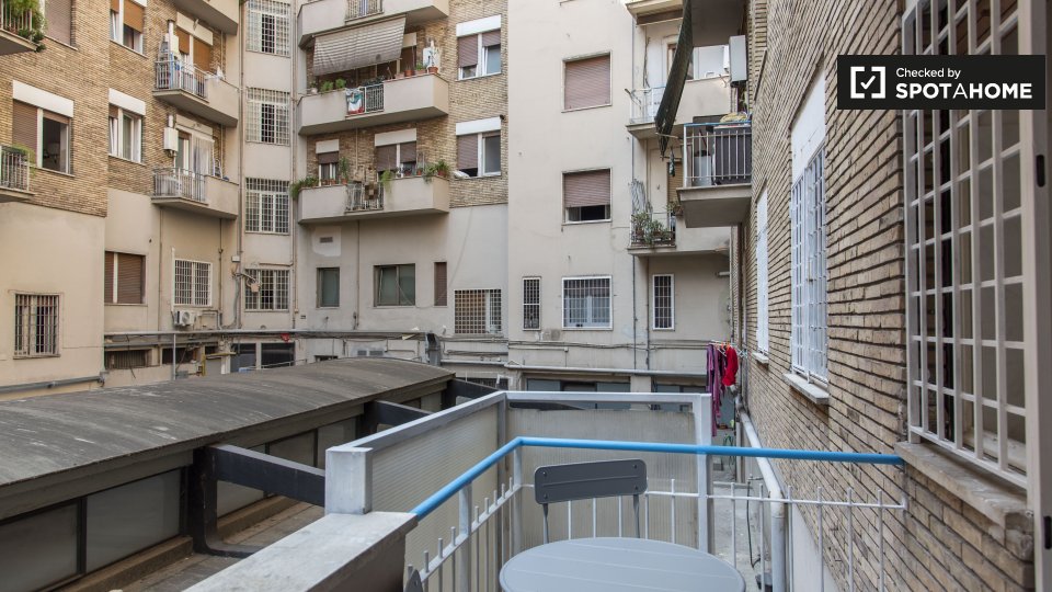 Immagine 9 di Camera condivisa in affitto  in Via Capo Miseno a Roma