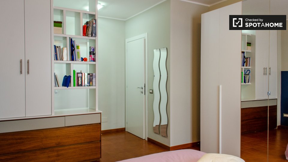 Immagine 2 di Camera condivisa in affitto  in Via Benedetto Croce, 00142 Roma RM, Italy a Roma