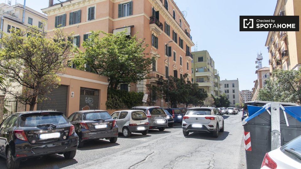 Immagine 13 di Camera condivisa in affitto  in Via Costantino Corvisieri a Roma