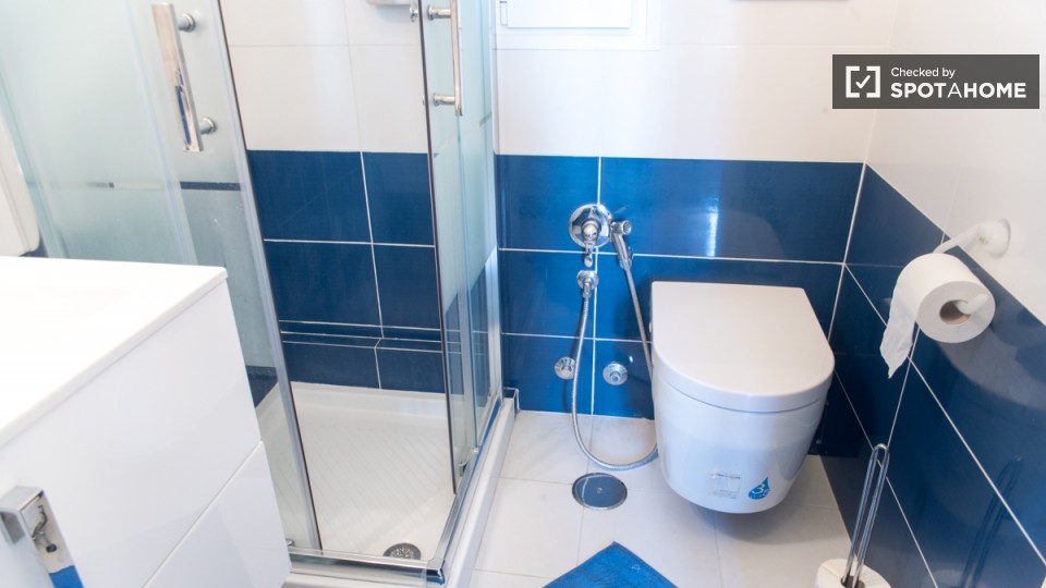 Immagine 10 di Camera condivisa in affitto  in Via Napoli a Roma