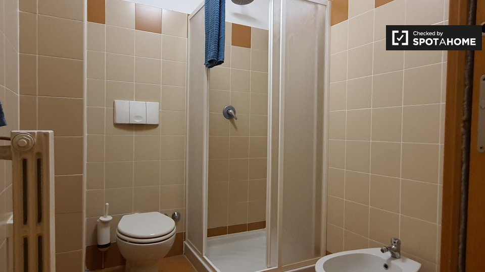 Immagine 12 di Camera condivisa in affitto  in Via Anton Giulio Barrili a Milano