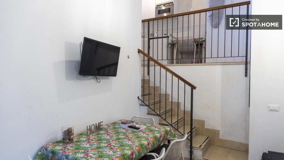 Immagine 16 di Appartamento in affitto  in Via degli Irpini a Roma