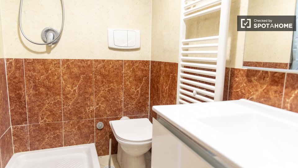 Immagine 2 di Appartamento in affitto  in Via Saronno a Roma