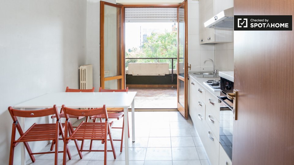 Immagine 6 di Camera condivisa in affitto  in Via Nicola Romeo a Milano