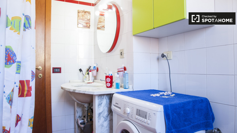 Immagine 15 di Camera condivisa in affitto  in Via dei Crispolti a Roma