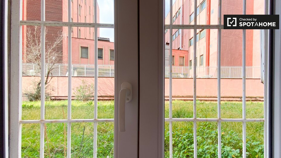 Immagine 6 di Camera condivisa in affitto  in Via Giovanni da Empoli a Roma