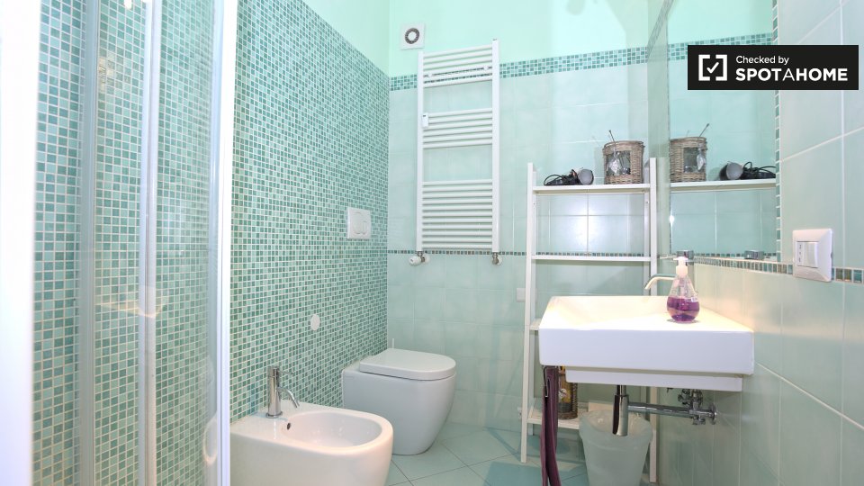 Immagine 12 di Camera condivisa in affitto  in Via Monselice a Roma