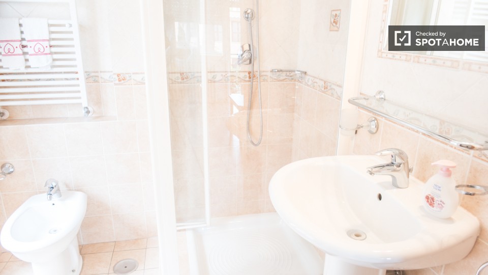 Immagine 4 di Camera condivisa in affitto  in Via Francesco Vettori a Roma