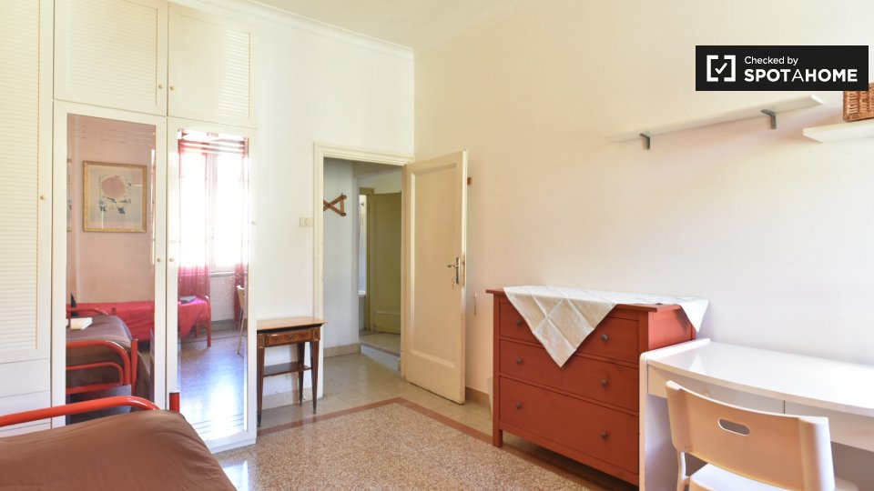 Immagine 4 di Camera condivisa in affitto  in Via Dacia a Roma