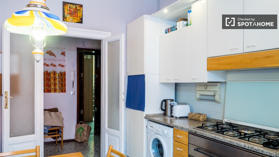 Immagine 13 di Camera condivisa in affitto  in Viale Edoardo Jenner a Milano