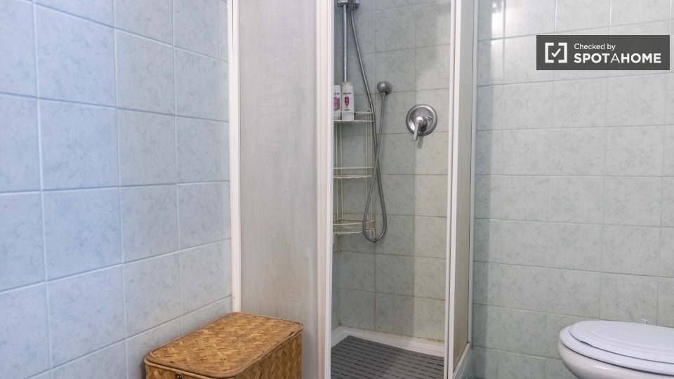 Immagine 11 di Appartamento in affitto  in Piazza Ragusa a Roma