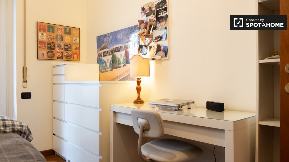 Immagine 1 di Camera condivisa in affitto  in Via Bonaventura Cerretti a Roma