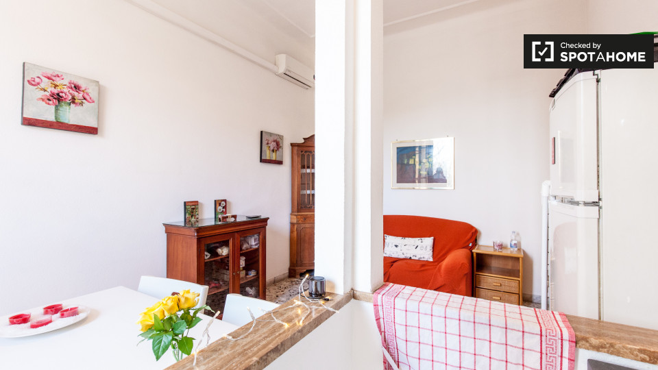 Immagine 8 di Camera condivisa in affitto  in Via Ostiense a Roma