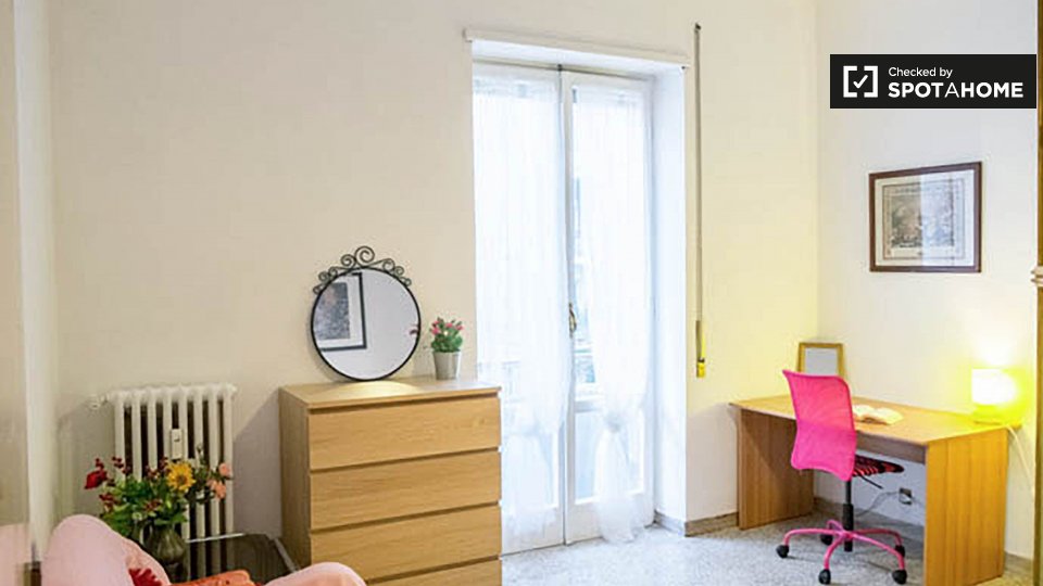 Immagine 2 di Camera condivisa in affitto  in Piazza San Giovanni Bosco a Roma