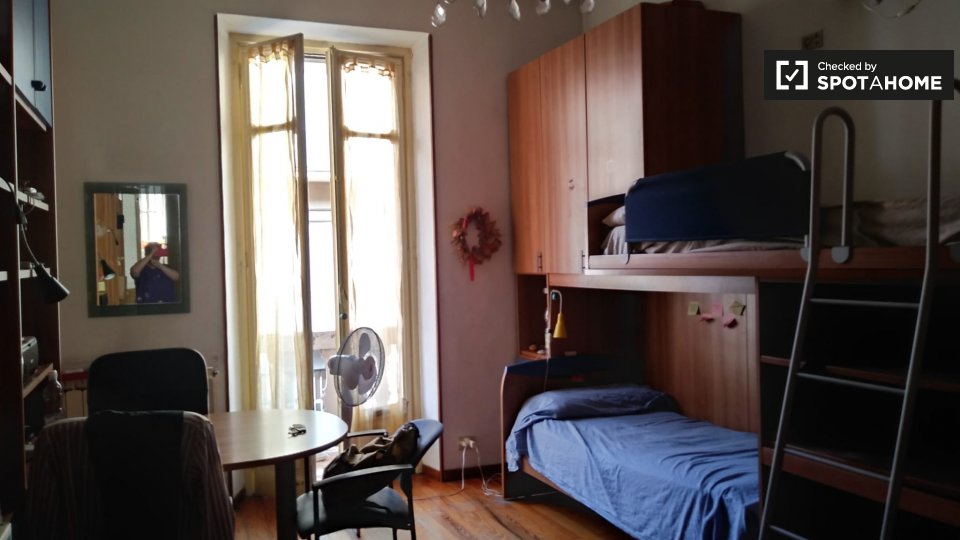 Immagine 16 di Camera condivisa in affitto  in Via Rossana a Torino