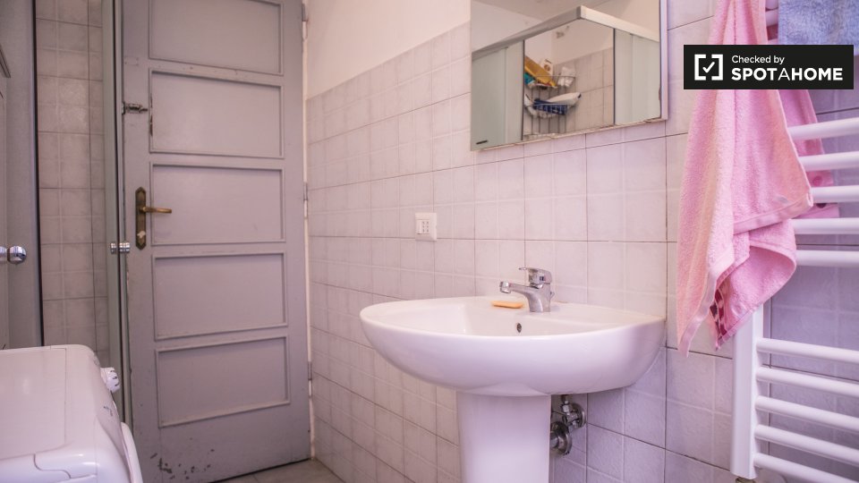 Immagine 12 di Camera condivisa in affitto  in Via Alessandro Cialdi, 00154 Roma RM, Italy a Roma