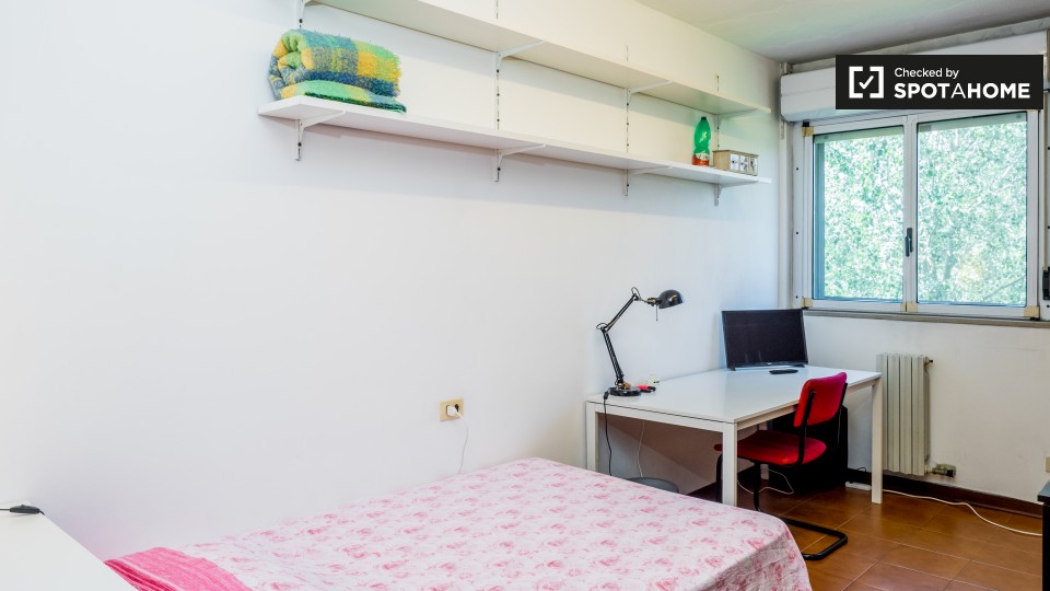 Immagine 2 di Camera condivisa in affitto  in Via dei Missaglia a Milano