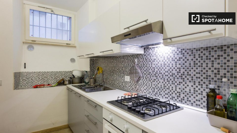 Immagine 7 di Camera condivisa in affitto  in Via Basento a Roma