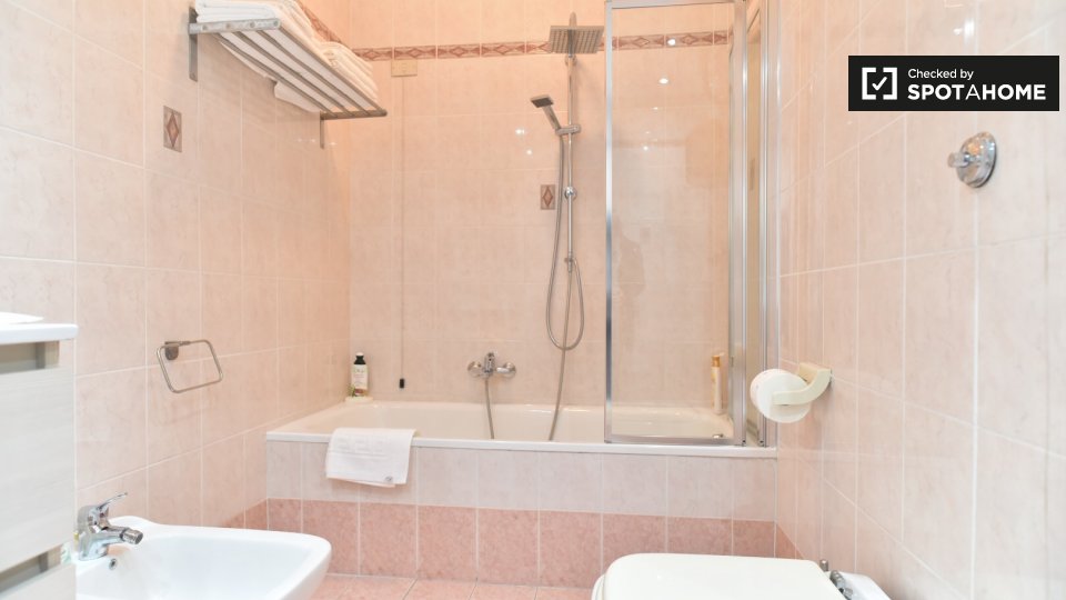 Immagine 13 di Appartamento in affitto  in Via Alessio Baldovinetti, 00142 Roma RM, Italy a Roma