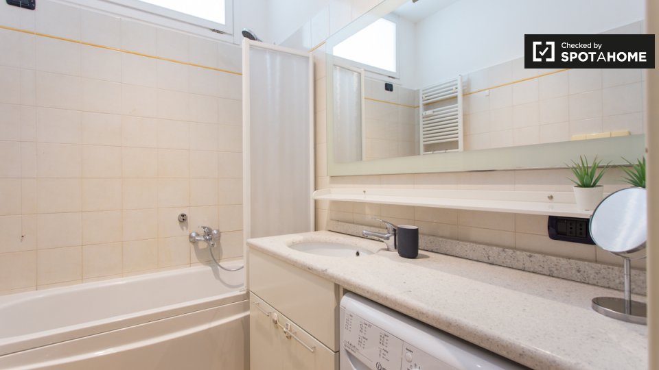 Immagine 12 di Camera condivisa in affitto  in Via Carlo Darwin a Milano