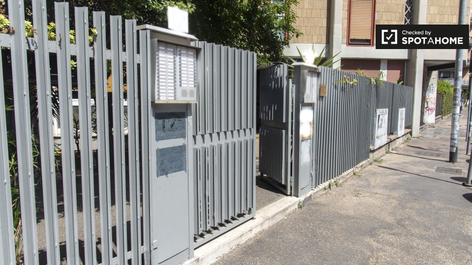 Immagine 8 di Camera condivisa in affitto  in Viale Etiopia a Roma