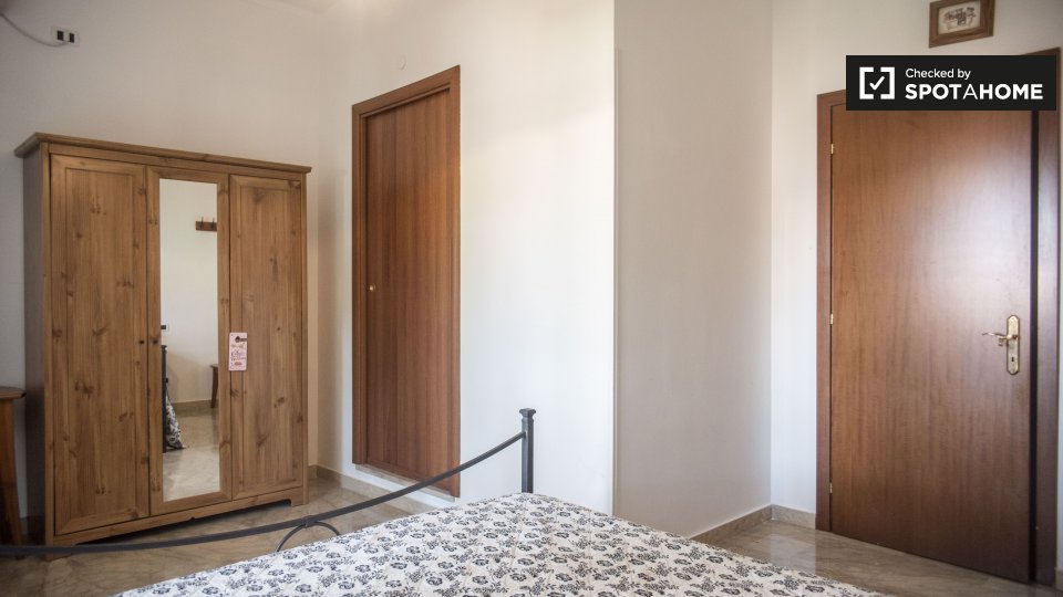 Immagine 4 di Camera condivisa in affitto  in Via Francesco Vettori a Roma