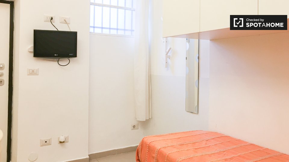 Immagine 4 di Ufficio in affitto  in Via Carroccio a Milano