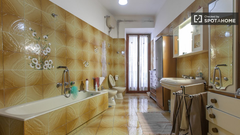 Immagine 11 di Camera condivisa in affitto  in Via Mecenate a Roma