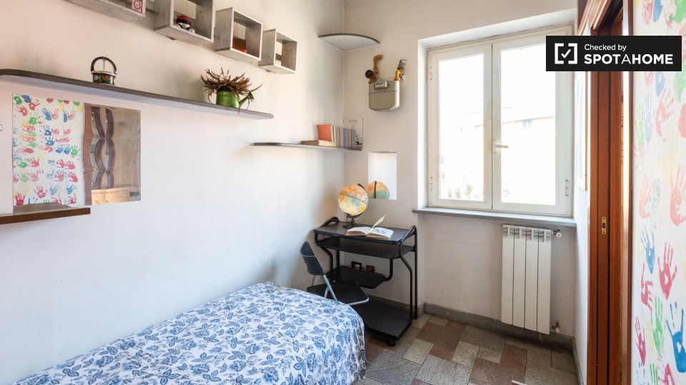 Immagine 18 di Camera condivisa in affitto  in Via dei Crispolti a Roma