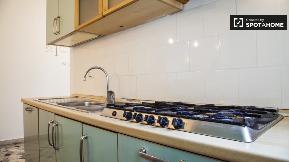 Immagine 8 di Camera condivisa in affitto  in Via Nemorense, 00198 Roma RM, Italy a Roma