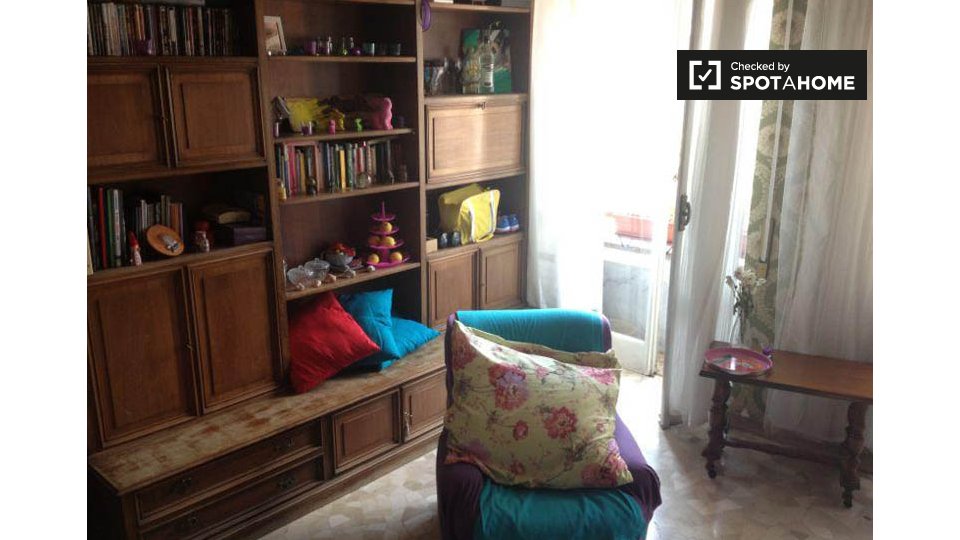 Immagine 17 di Camera condivisa in affitto  in Piazza San Giovanni Bosco a Roma