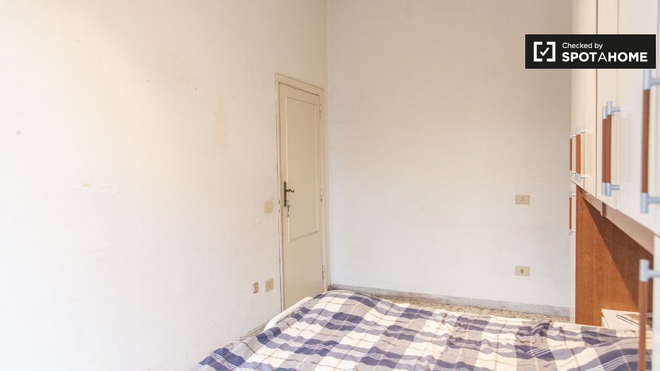 Immagine 4 di Camera condivisa in affitto  in Via Ostiense a Roma