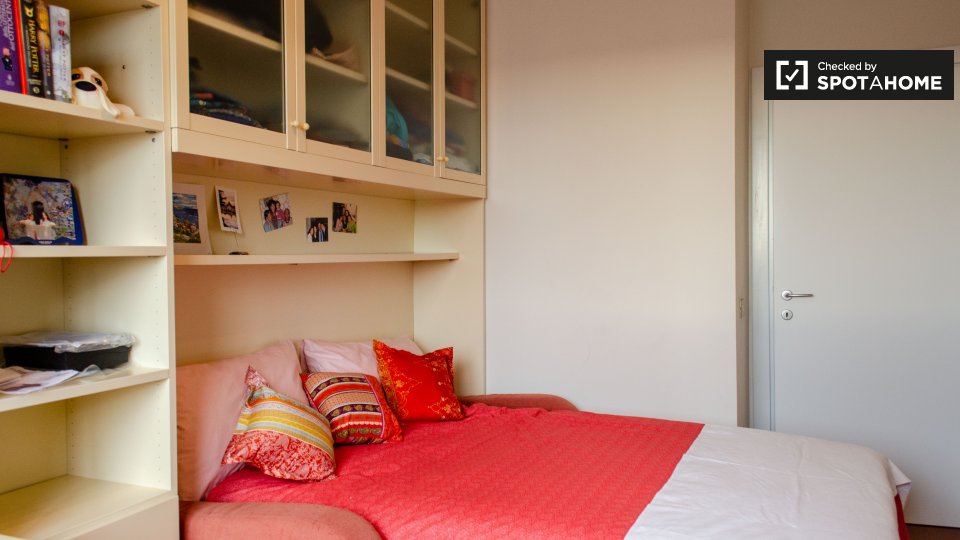 Immagine 3 di Camera condivisa in affitto  in Via Benedetto Croce, 00142 Roma RM, Italy a Roma