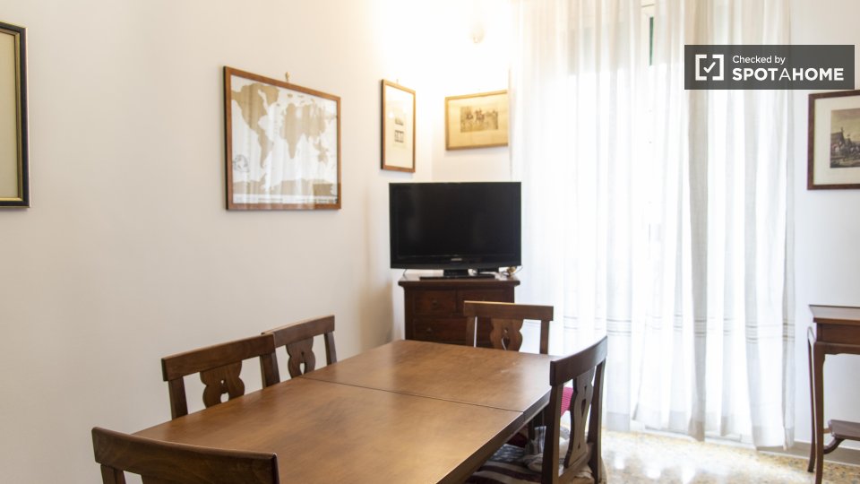 Immagine 7 di Appartamento in affitto  in Via Gian Luca Squarcialupo a Roma