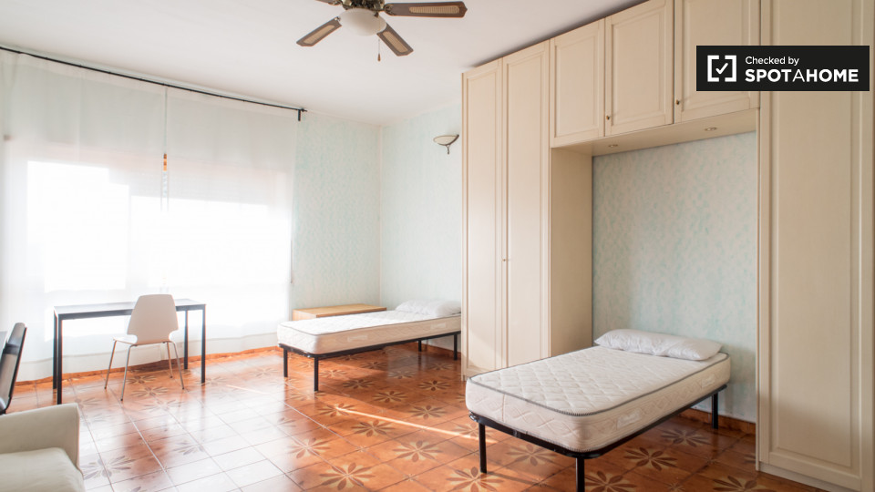 Immagine 5 di Camera condivisa in affitto  in Viale Bruno Rizzieri a Roma