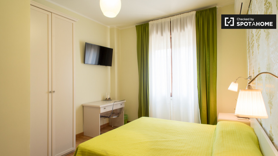 Immagine 10 di Camera condivisa in affitto  in Via Monza a Roma