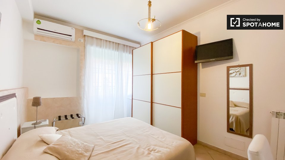 Immagine 17 di Camera condivisa in affitto  in Via Giovanni da Empoli a Roma