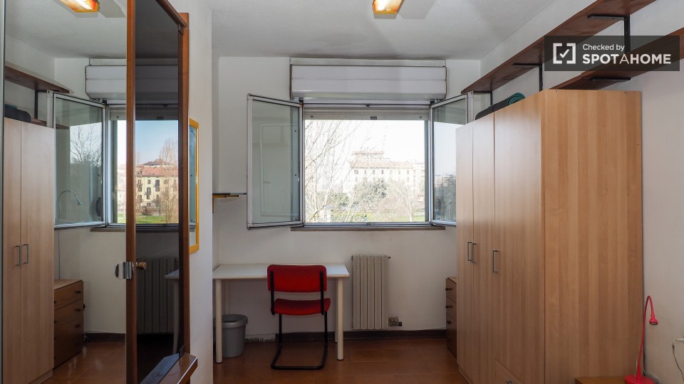 Immagine 4 di Camera condivisa in affitto  in Via dei Missaglia a Milano