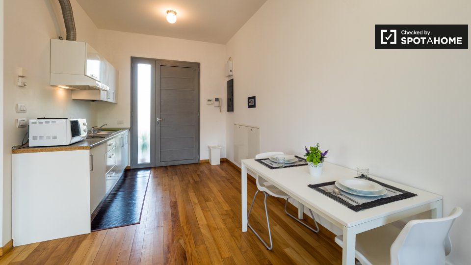 Immagine 1 di Ufficio in affitto  in Via Enrico Cosenz a Milano